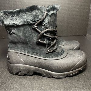 BNWOB Snow Angel Boots 6 M PRICE VERY FIRM!